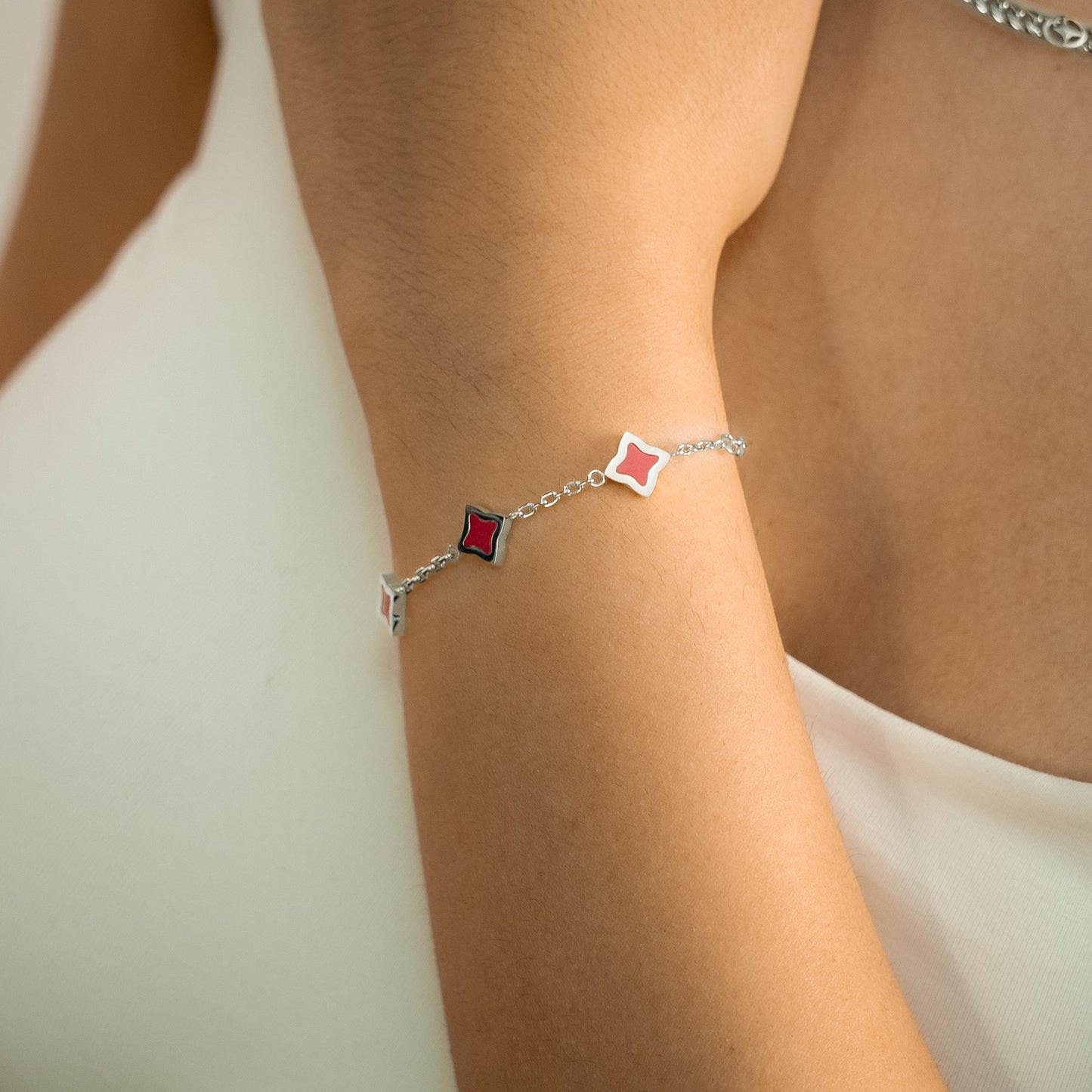Bracelet Flower câble Argenté - Motif Rouge