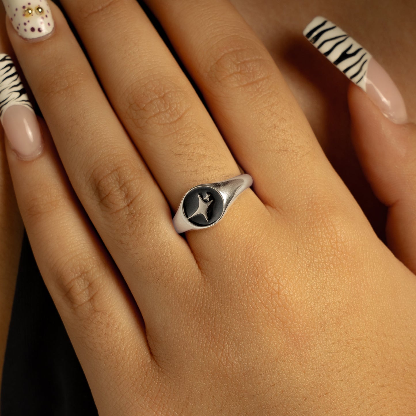 Signature Round signet ring argentée
