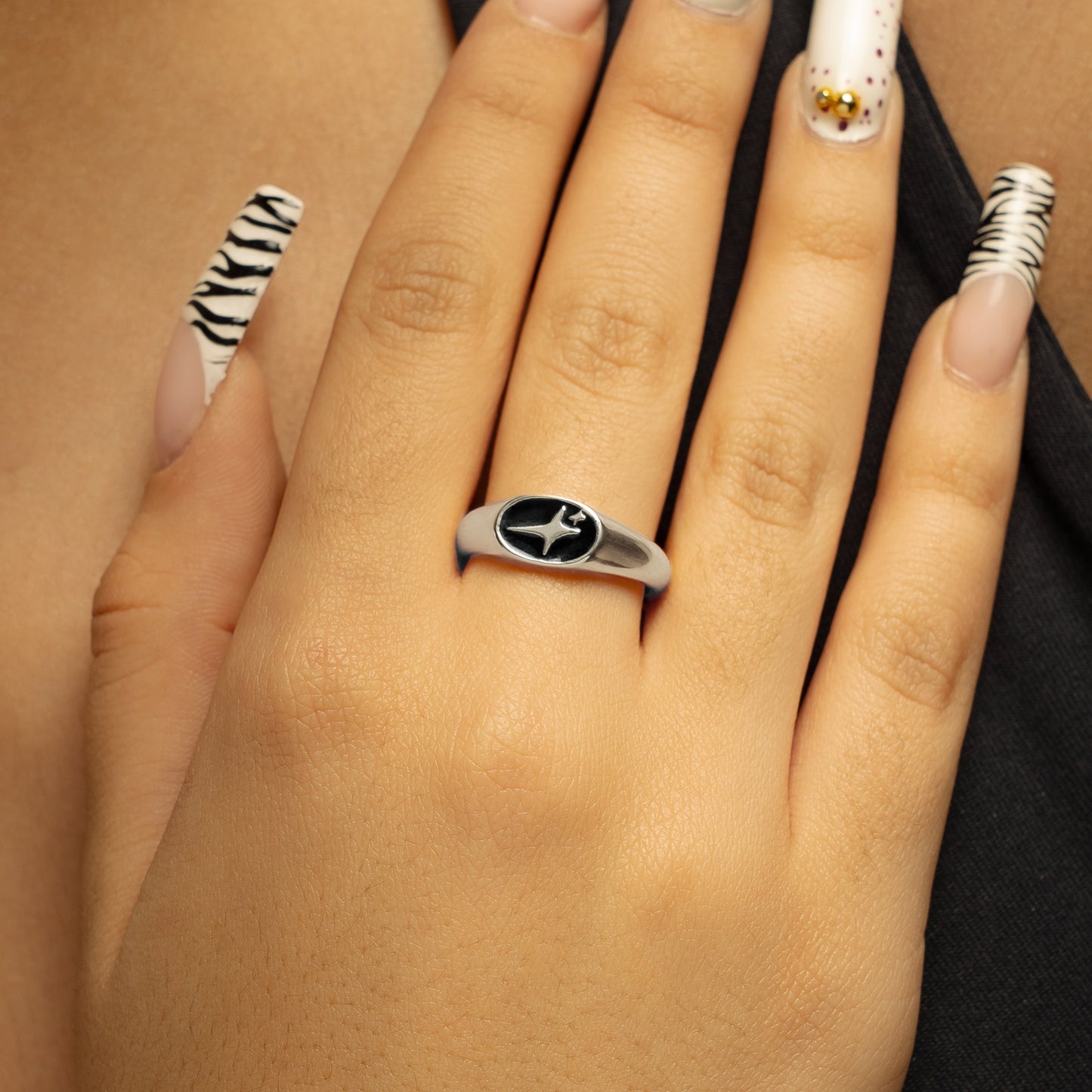 Signature Oval signet ring argentée