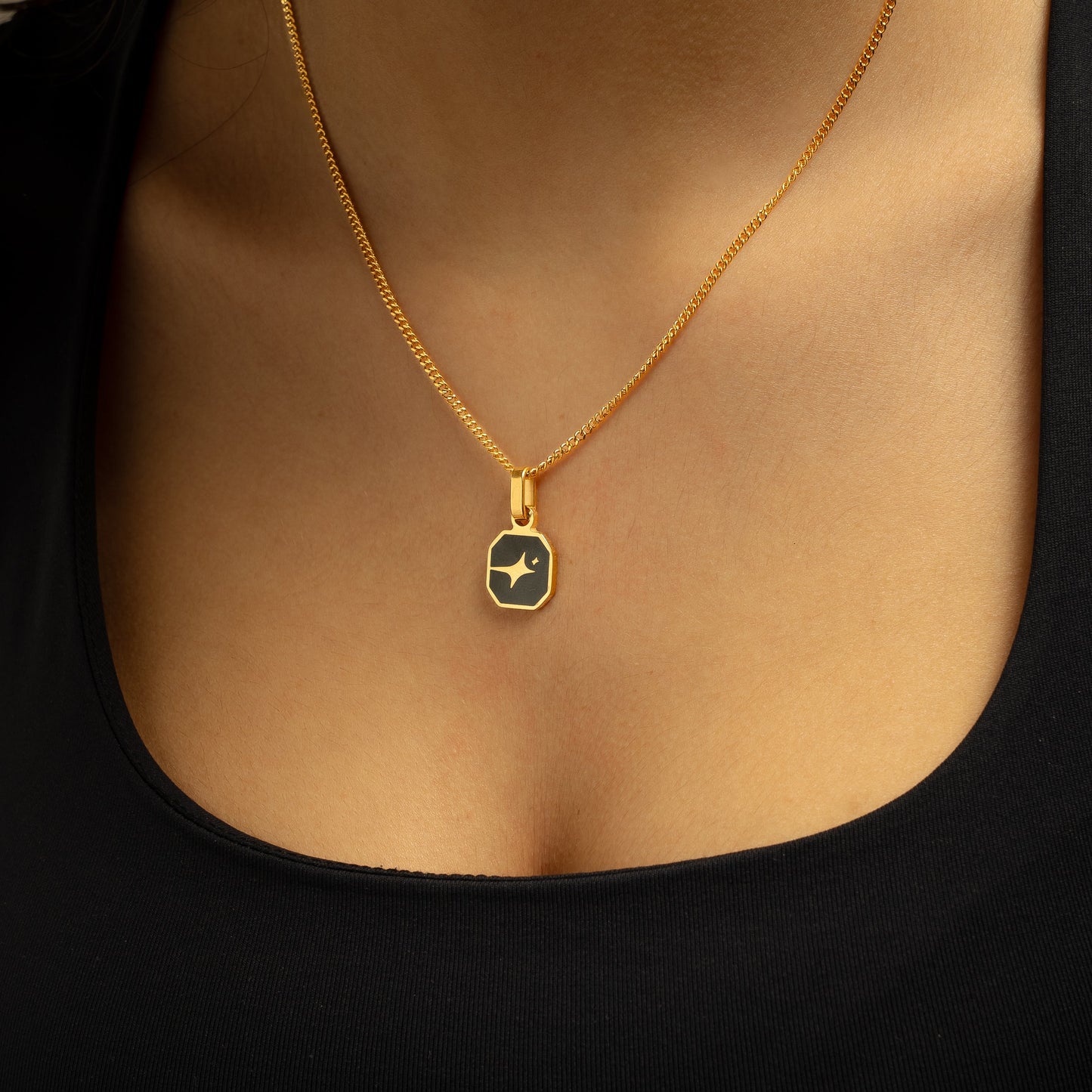Pendentif Square Signature doré - Motif Noir