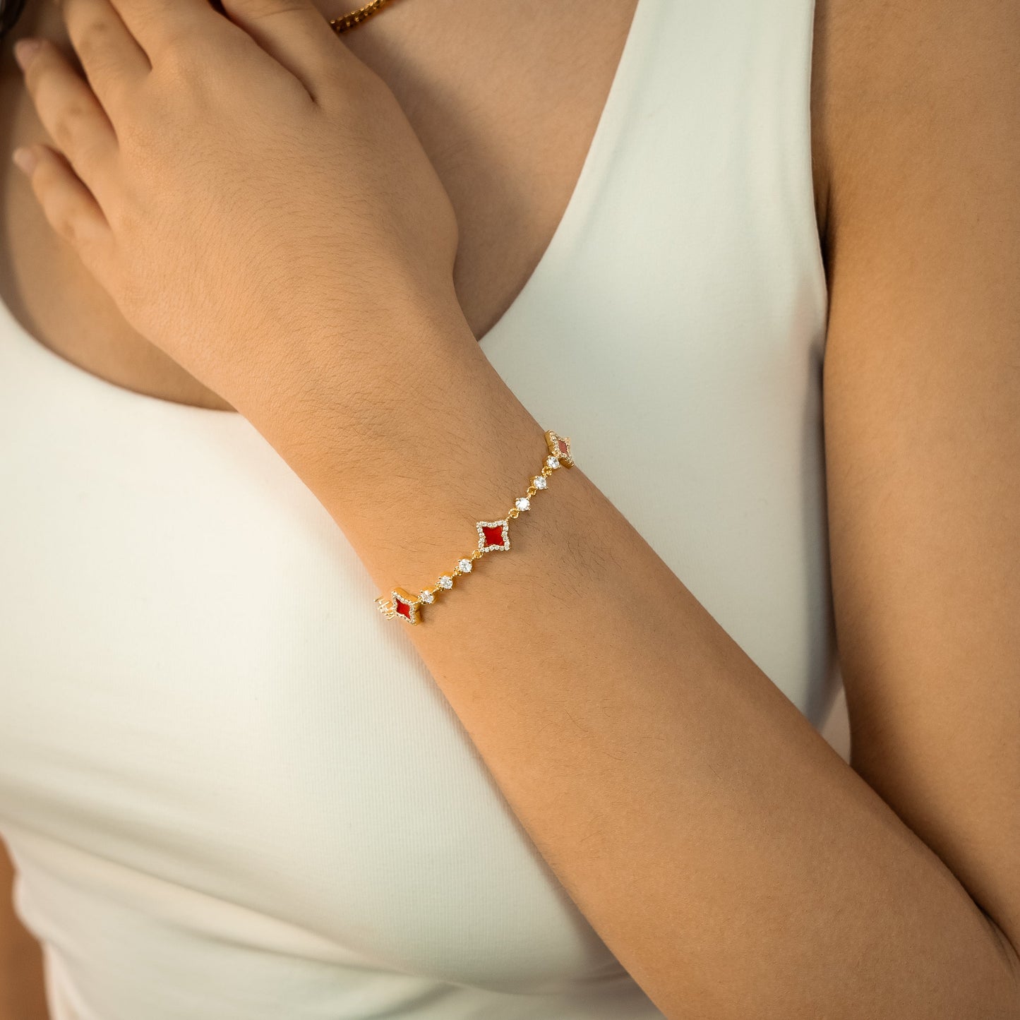 Bracelet Flower Tennis Doré - Motif Rouge