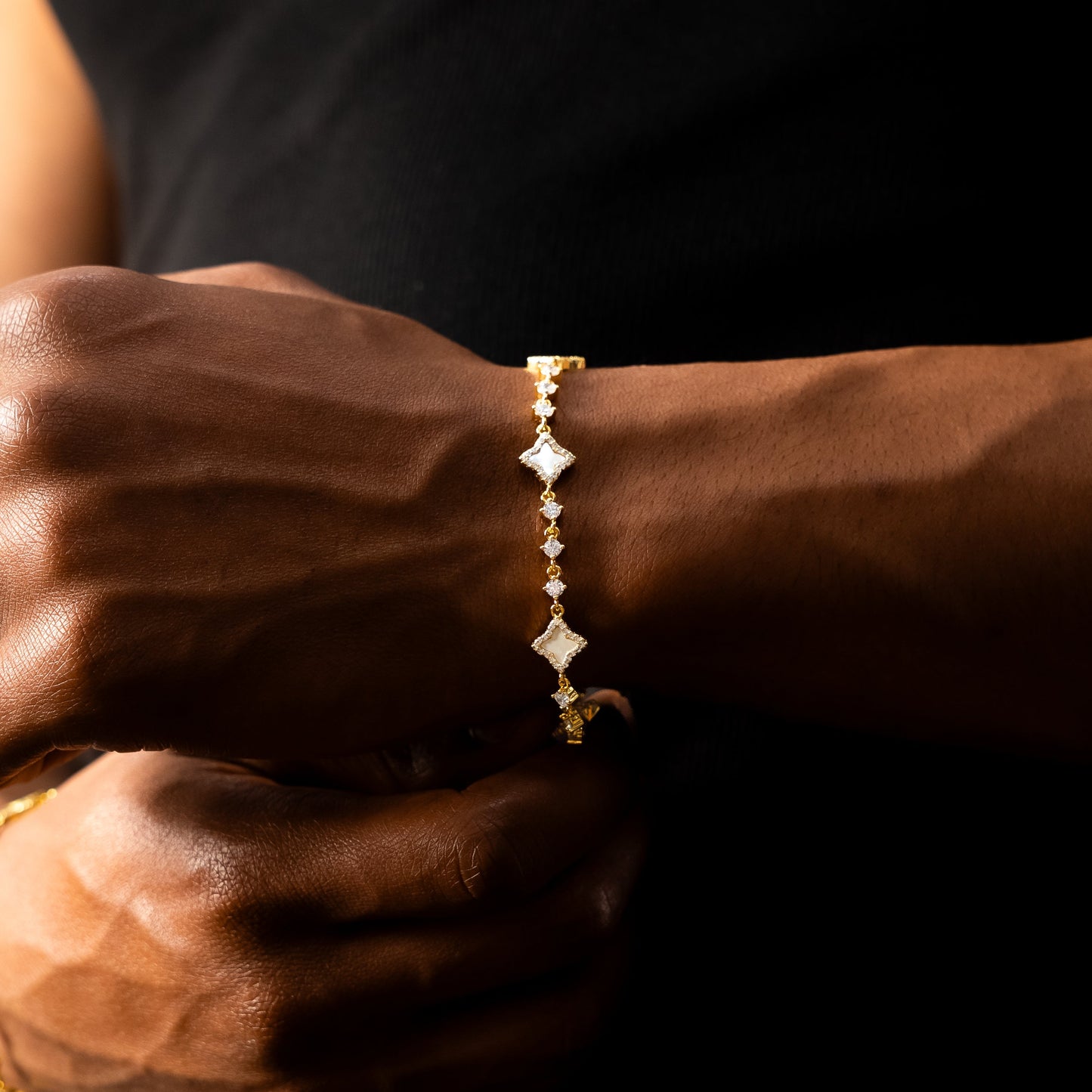 Bracelet Flower Tennis Doré - Motif Blanc