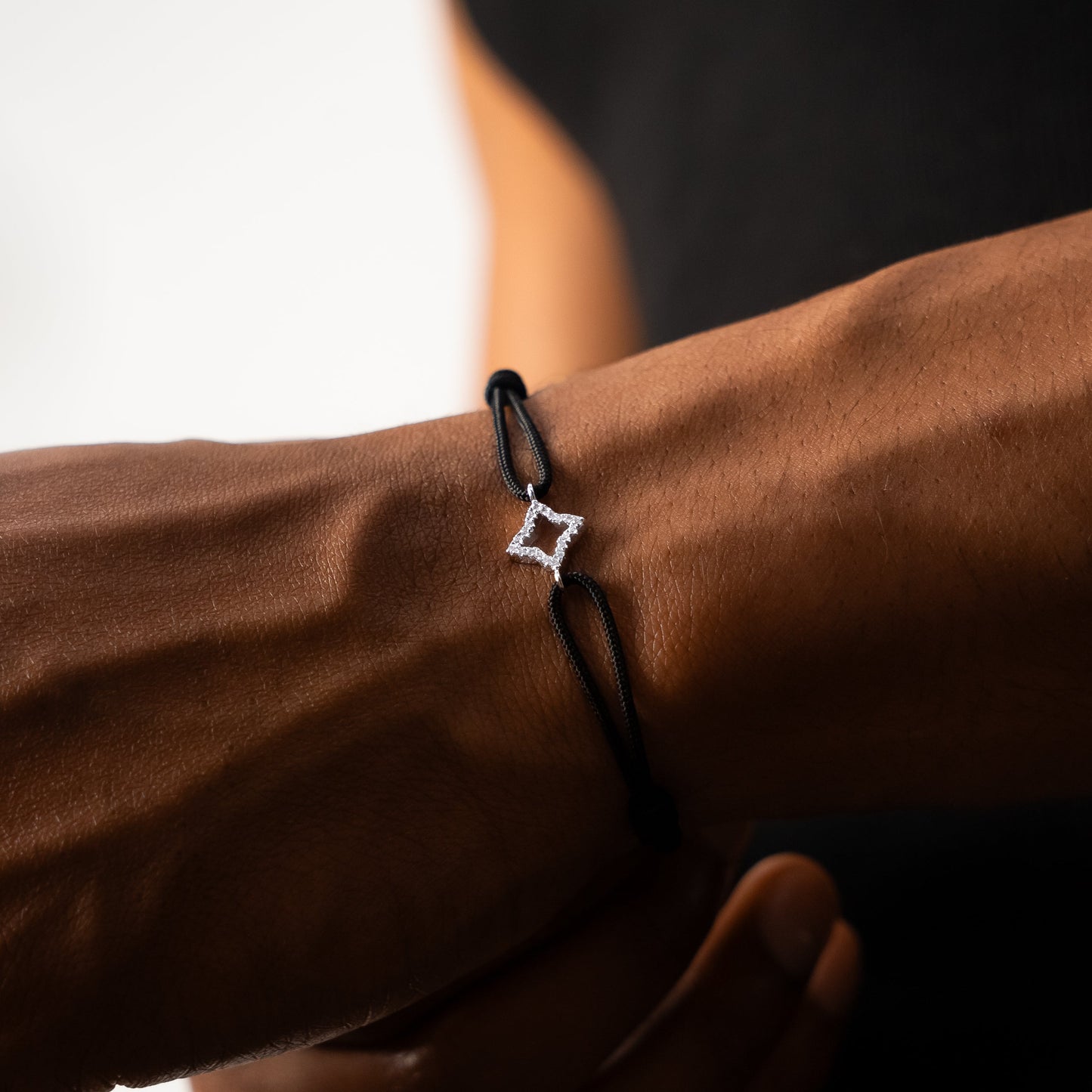 Bracelet cordon Hollow Flower - Noir